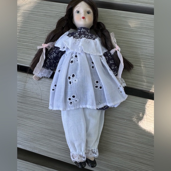 Vintage Charming White and Black Porcelain Doll - Picture 6 of 8